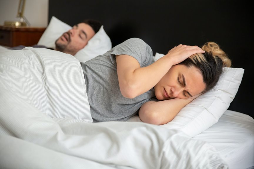 Hay solución a los molestos ronquidos? Descubre cómo dejar de roncar y  dormir bien