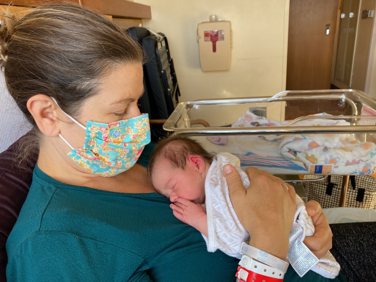 Maternidad en tiempos de coronavirus: ¿qué necesito para proteger a mi bebé?